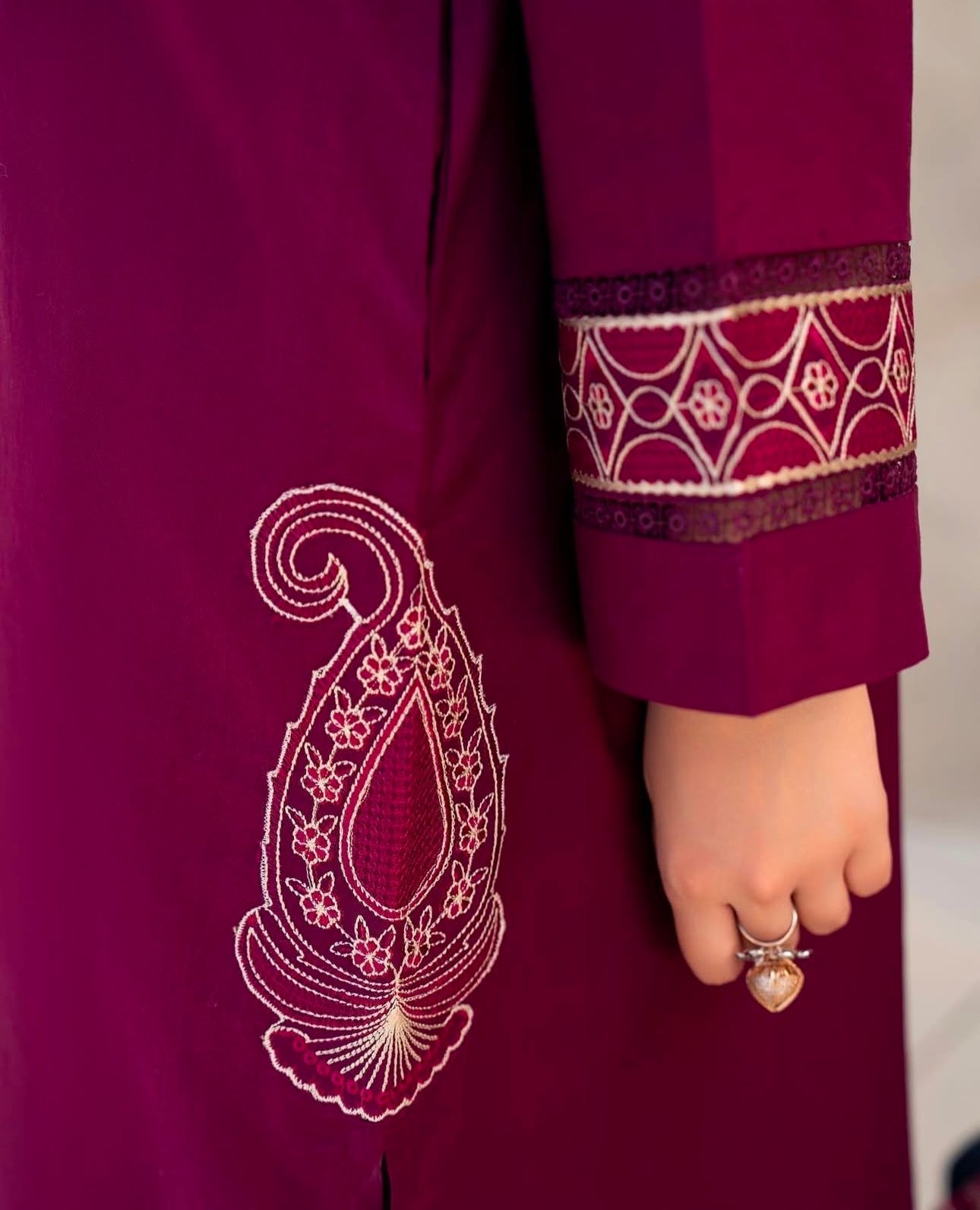 Crimson Grace – Cotton 3PC Suit