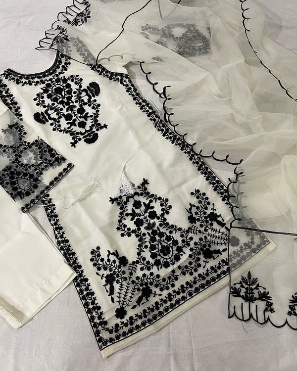 Noor-e-Zeest – Black & White-3PCs