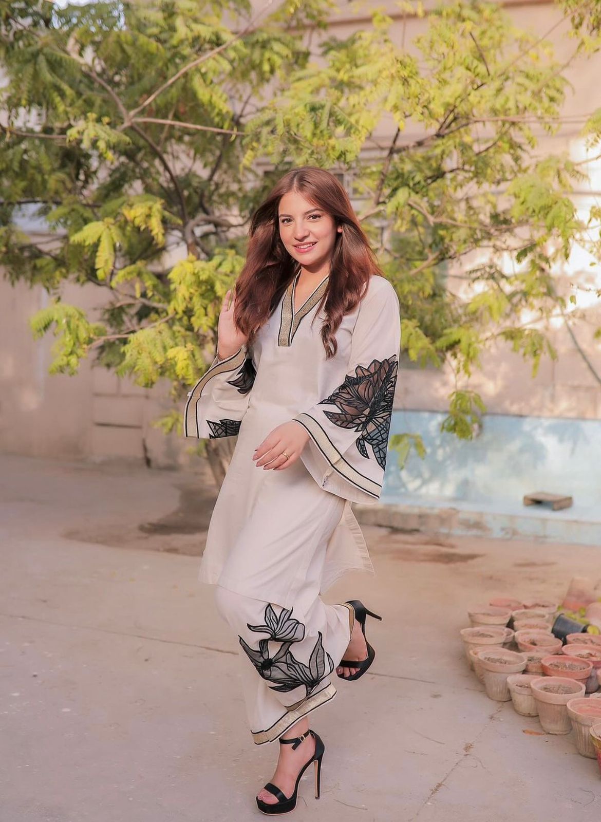 Zehra –  2-Piece Suit (White & Black)