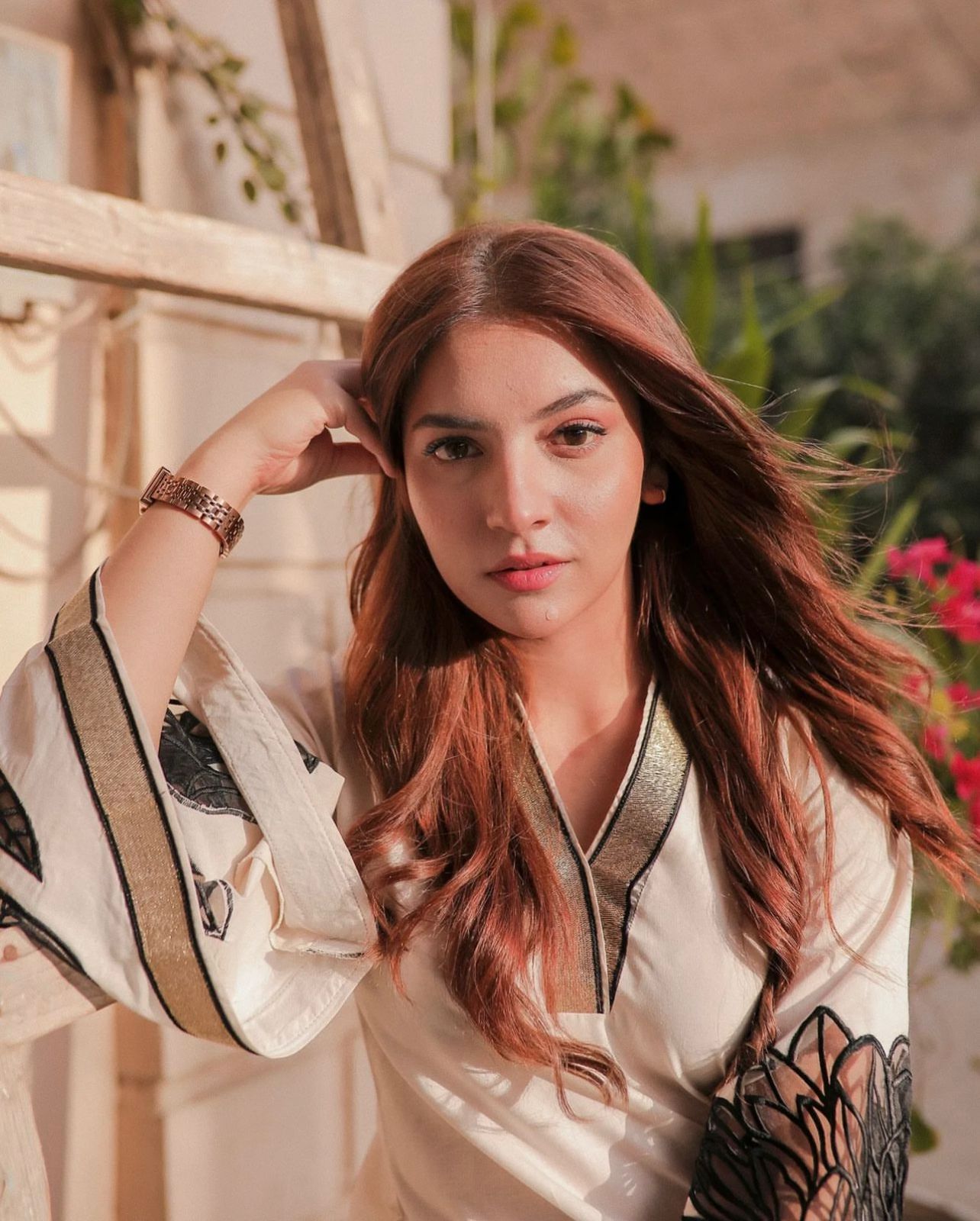 Zehra –  2-Piece Suit (White & Black)