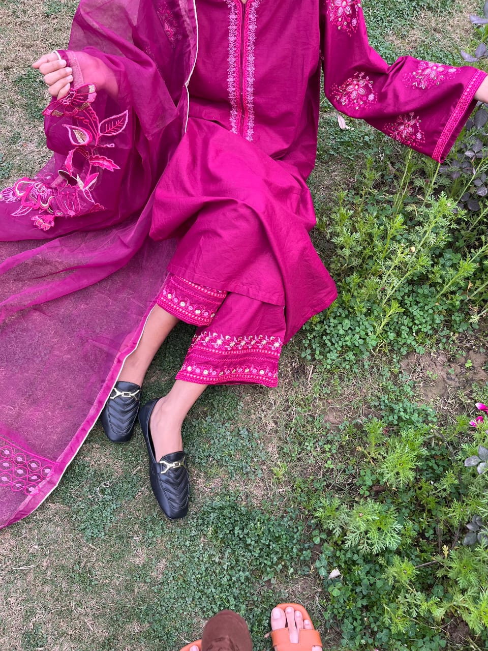 Gulbahar Rose – Cotton Embroidered 3PC Suit with Chiffon Dupatta